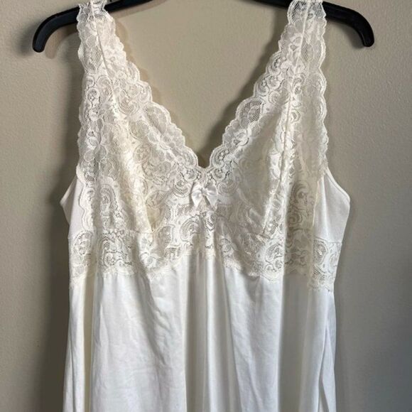 Shadow line large ivory gown - Picture 2 of 7